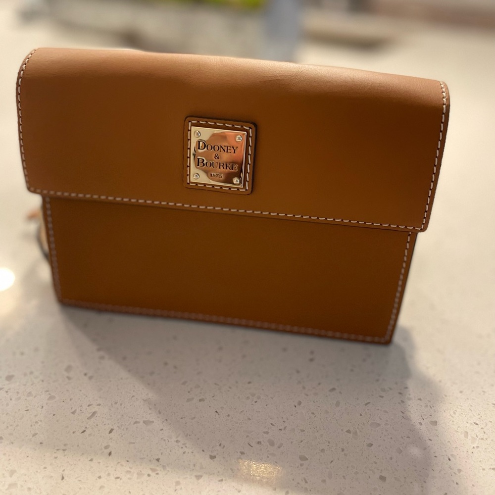 Dooney and Bourke Crossbody NEW NWOT